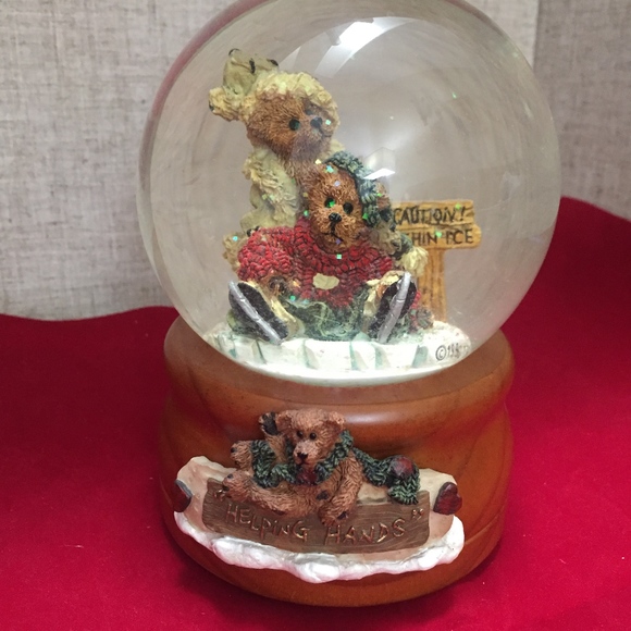 Boyd’s Musical Snow Globe Ice Skaters Waltz NIB (Numbered) - Picture 2 of 8